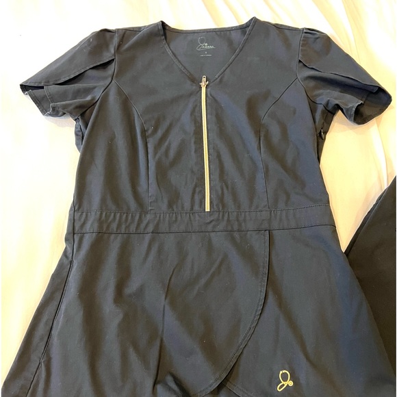 Black Jaanuu Front zipper scrub set - Picture 4 of 5